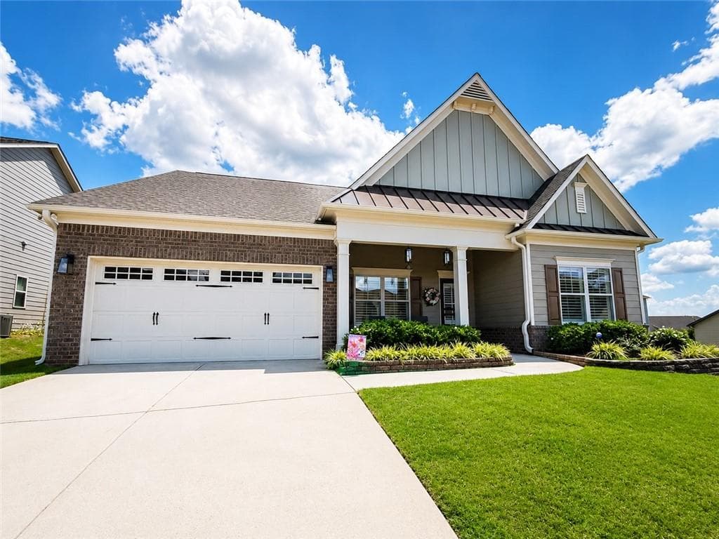 3 bedroom, 3 bathroom, 2,088 sq ft single family residence under contract at 4543 Hidden Creek Drive, Gainesville, GA 30504 — photo 2