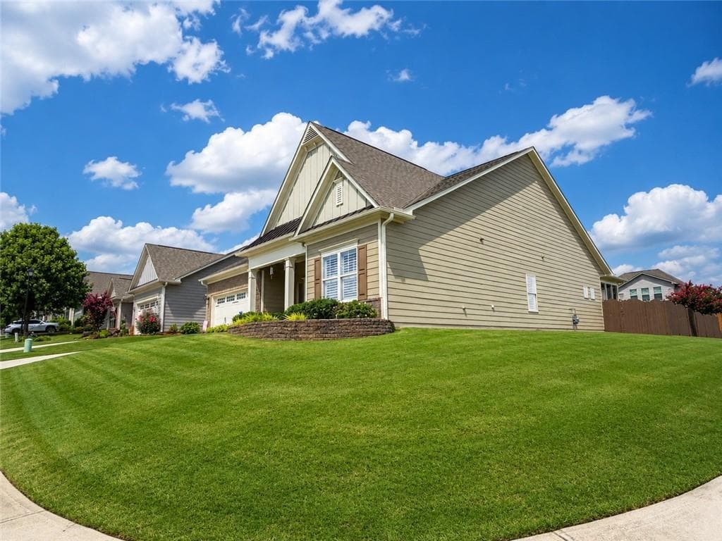 3 bedroom, 3 bathroom, 2,088 sq ft single family residence under contract at 4543 Hidden Creek Drive, Gainesville, GA 30504 — photo 3