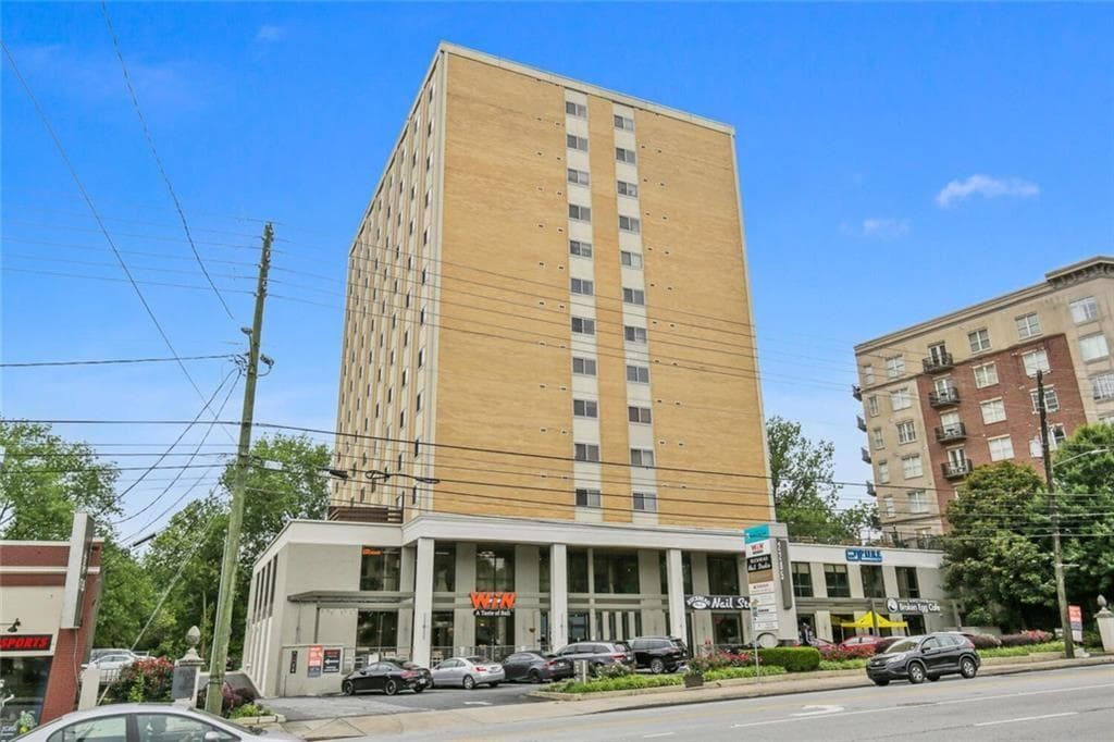 1 bedroom, 1 bathroom, 703 sq ft condominium for rent at 2285 Peachtree Road 904, Atlanta, GA 30309 for $1,400 a month — photo 1 of 15