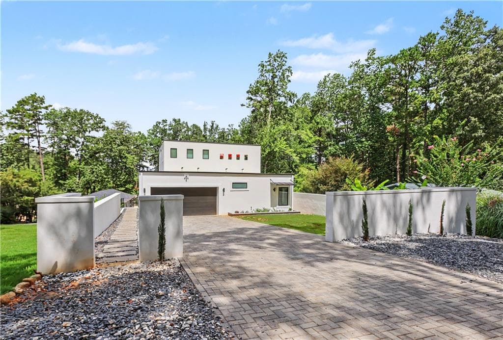 5 bedroom, 4 bathroom, 2,520 sq ft single family residence for sale at 293 N Century Drive, Martin, GA 30557 — photo 2