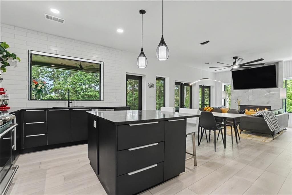 5 bedroom, 4 bathroom, 2,520 sq ft single family residence for sale at 293 N Century Drive, Martin, GA 30557 — photo 8