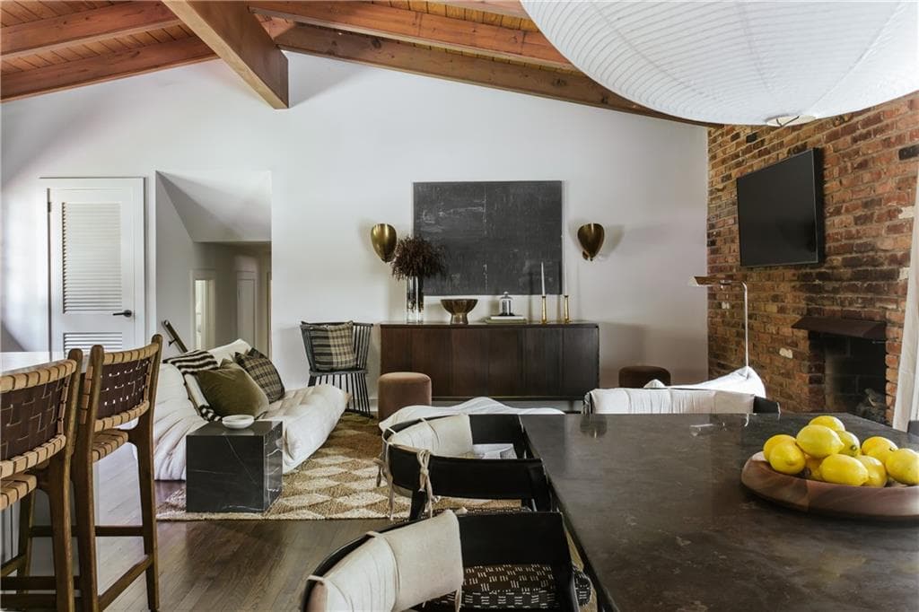 4 bedroom, 3 bathroom, 1,575 sq ft single family residence under contract at 2265 Tanglewood Circle, Atlanta, GA 30345 — photo 2
