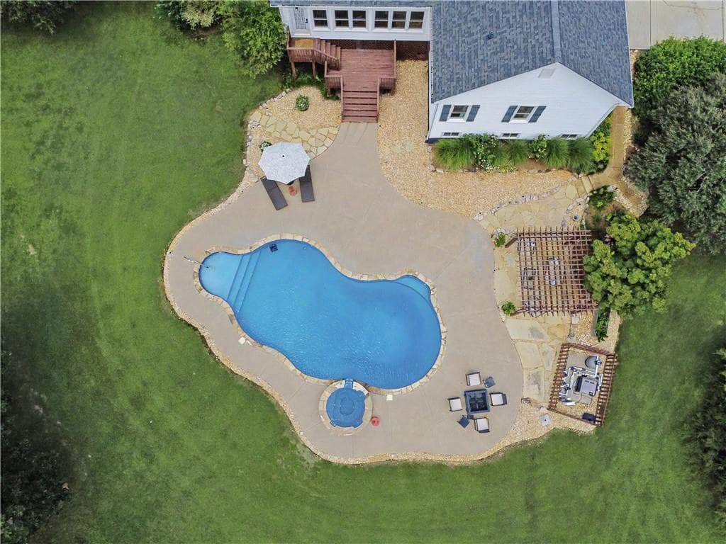 5 bedroom, 4 bathroom, 5,120 sq ft single family residence for sale at 1825 Skelton Road, Hoschton, GA 30548 — photo 4