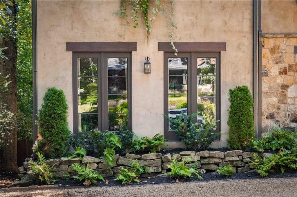 5 bedroom, 5 bathroom, 6,569 sq ft single family residence for sale at 3118 W Roxboro Road, Atlanta, GA 30324 — photo 8