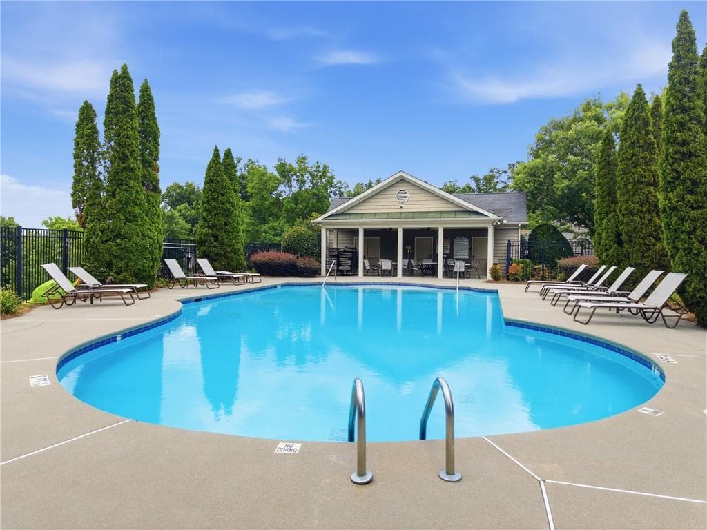 3 bedroom, 3 bathroom, 1,936 sq ft townhouse under contract at 5711 Evadale Trace 7, Mableton, GA 30126 — photo 2