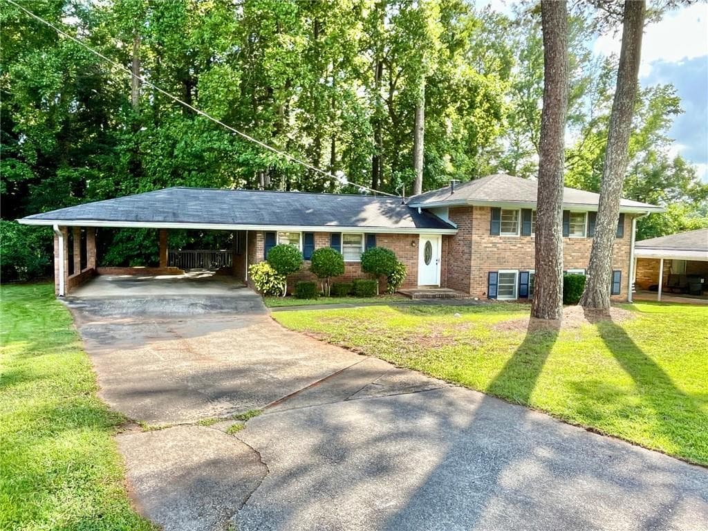 3 bedroom, 2 bathroom, 1,228 sq ft single family residence for sale at 512 Donwood Lane, Marietta, GA 30060 — photo 1 of 27
