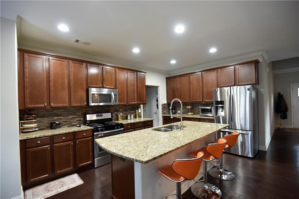 6 bedroom, 4 bathroom, 4,791 sq ft single family residence for rent at 1805 Kingsbridge Court, Suwanee, GA 30024 for $3,600 a month — photo 7
