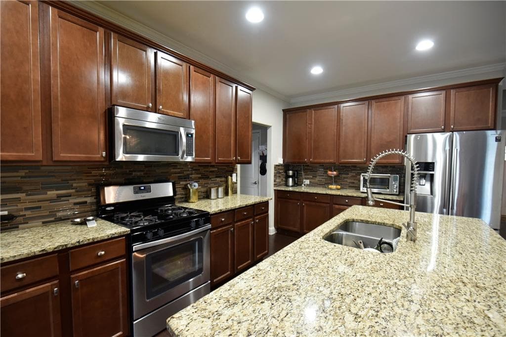 6 bedroom, 4 bathroom, 4,791 sq ft single family residence for rent at 1805 Kingsbridge Court, Suwanee, GA 30024 for $3,600 a month — photo 4