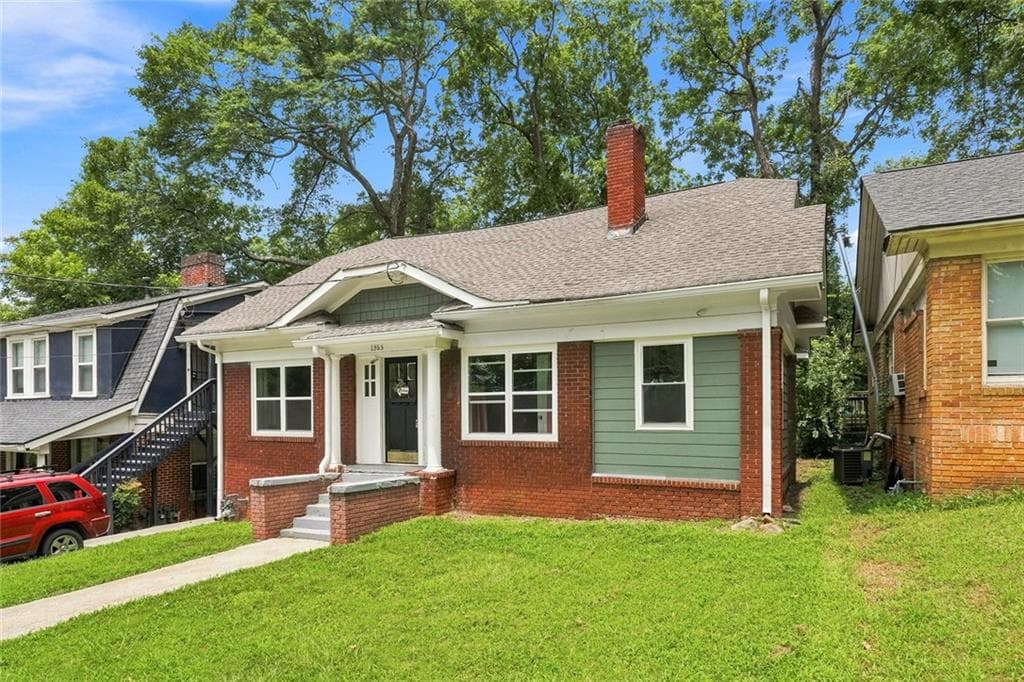 3 bedroom, 2 bathroom, 1,459 sq ft single family residence for sale at 1585 Olympian Circle, Atlanta, GA 30310 — photo 2