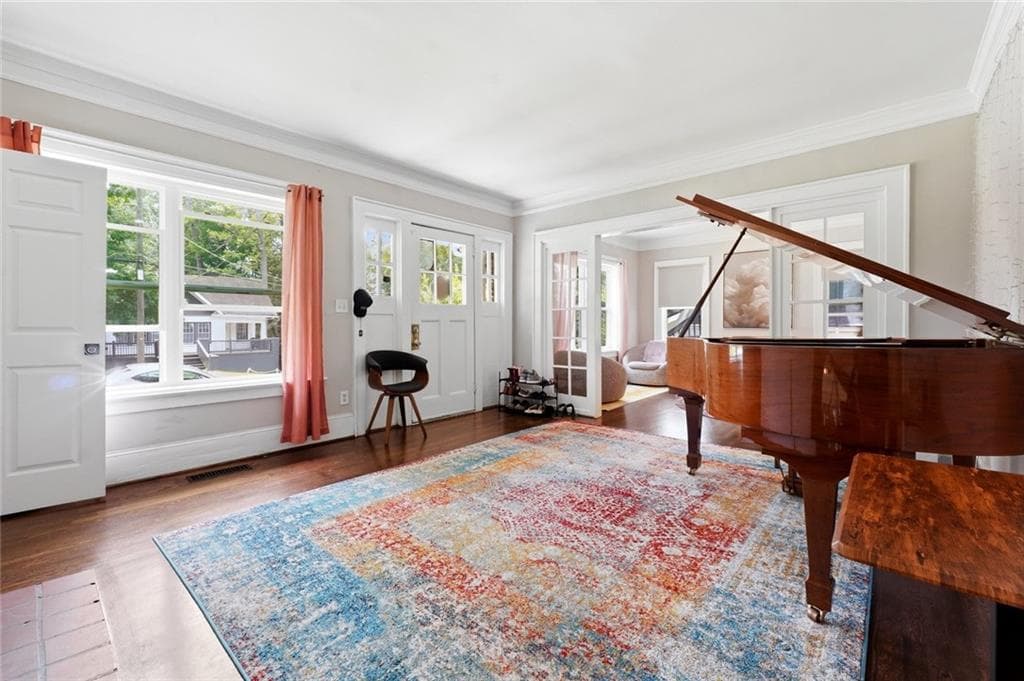 3 bedroom, 2 bathroom, 1,459 sq ft single family residence for sale at 1585 Olympian Circle, Atlanta, GA 30310 — photo 4