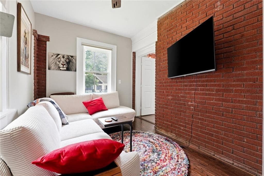 3 bedroom, 2 bathroom, 1,459 sq ft single family residence for sale at 1585 Olympian Circle, Atlanta, GA 30310 — photo 6