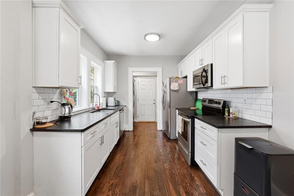 3 bedroom, 2 bathroom, 1,459 sq ft single family residence for sale at 1585 Olympian Circle, Atlanta, GA 30310 — photo 9