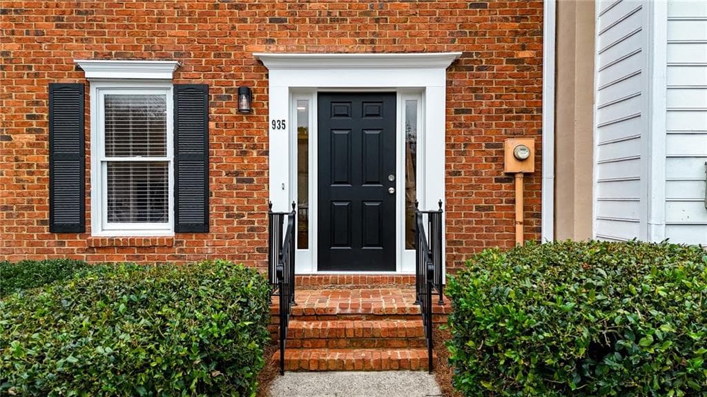 3 bedroom, 3 bathroom, 2,216 sq ft townhouse for sale at 935 Lenox Hill Court, Atlanta, GA 30324 — photo 2
