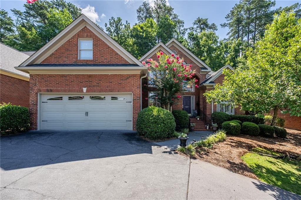 4 bedroom, 3 bathroom, 3,101 sq ft single family residence for sale at 140 Vinings Court, Rome, GA 30161 — photo 2
