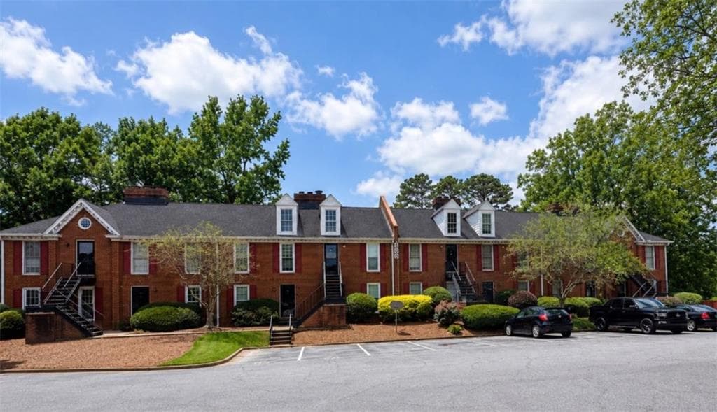 2 bedroom, 2 bathroom, 1,147 sq ft condominium for sale at 1166 Booth Road, Marietta, GA 30008 — photo 3