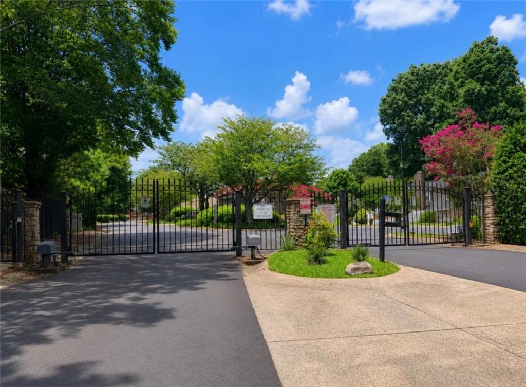 2 bedroom, 2 bathroom, 1,147 sq ft condominium for sale at 1166 Booth Road, Marietta, GA 30008 — photo 4