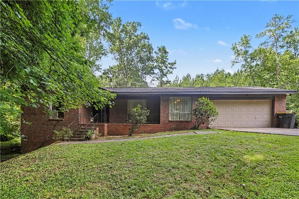 3 bedroom, 2 bathroom, 1,764 sq ft single family residence for sale at 779 Pinehurst Drive, Fairburn, GA 30213 — photo 2