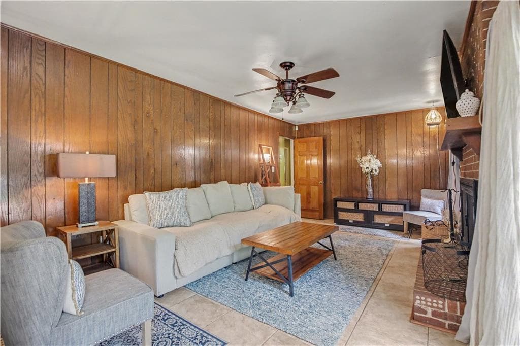 3 bedroom, 2 bathroom, 1,764 sq ft single family residence for sale at 779 Pinehurst Drive, Fairburn, GA 30213 — photo 4