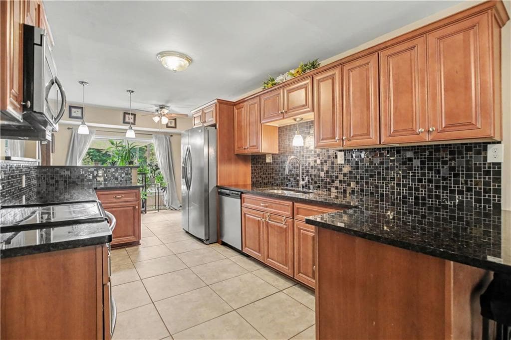 3 bedroom, 2 bathroom, 1,764 sq ft single family residence for sale at 779 Pinehurst Drive, Fairburn, GA 30213 — photo 6