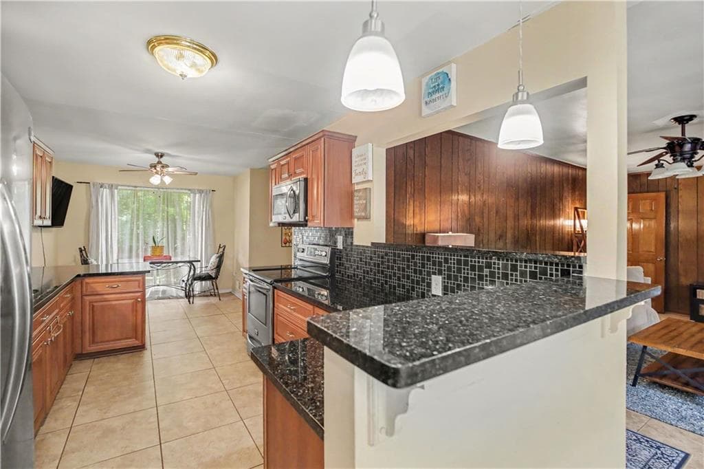 3 bedroom, 2 bathroom, 1,764 sq ft single family residence for sale at 779 Pinehurst Drive, Fairburn, GA 30213 — photo 7