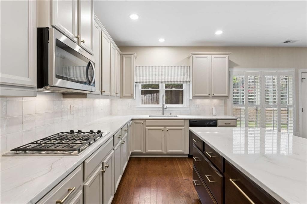 4 bedroom, 4 bathroom, 3,508 sq ft single family residence under contract at 2020 Anderson Drive, Smyrna, GA 30080 — photo 10