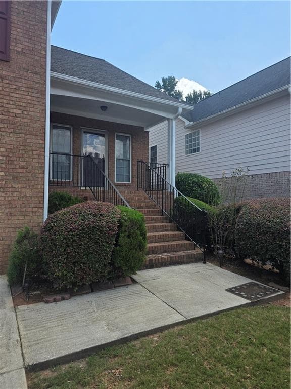 5 bedroom, 3 bathroom, 2,824 sq ft single family residence for rent at 4550 Parkview Walk, Lilburn, GA 30047 for $2,500 a month — photo 2