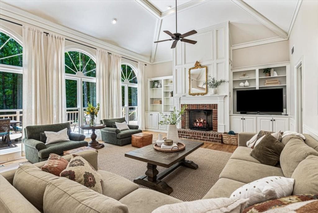 6 bedroom, 6 bathroom, 7,344 sq ft single family residence under contract at 12505 King Road, Roswell, GA 30075 — photo 4