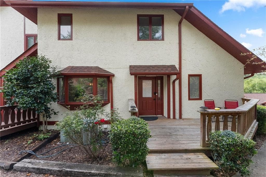 4 bedroom, 4 bathroom, 2,600 sq ft single family residence for sale at 327 Brucken Strasse 311, Helen, GA 30545