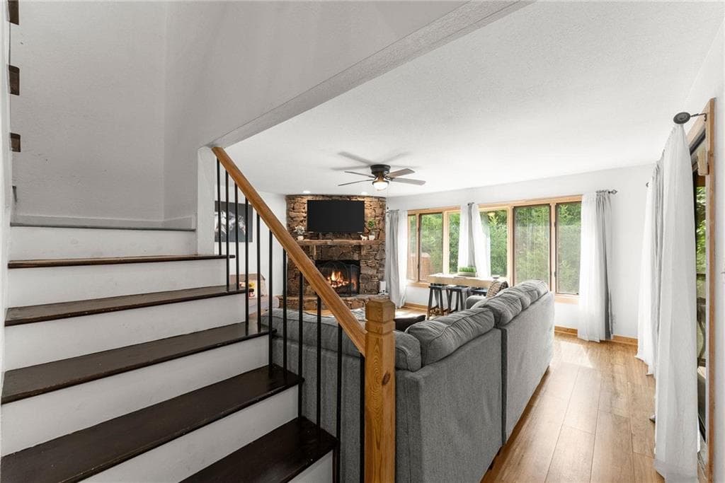 4 bedroom, 4 bathroom, 2,600 sq ft single family residence for sale at 327 Brucken Strasse 311, Helen, GA 30545 — photo 3