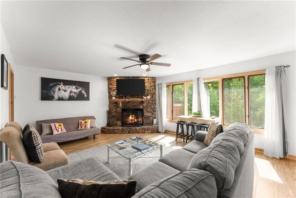 4 bedroom, 4 bathroom, 2,600 sq ft single family residence for sale at 327 Brucken Strasse 311, Helen, GA 30545 — photo 4