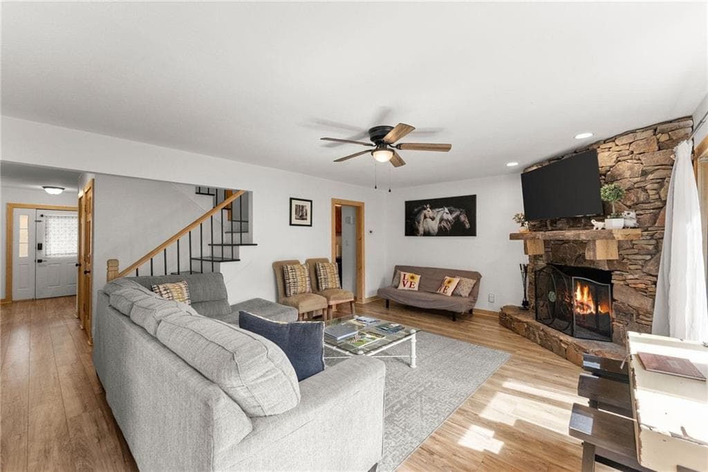 4 bedroom, 4 bathroom, 2,600 sq ft single family residence for sale at 327 Brucken Strasse 311, Helen, GA 30545 — photo 5
