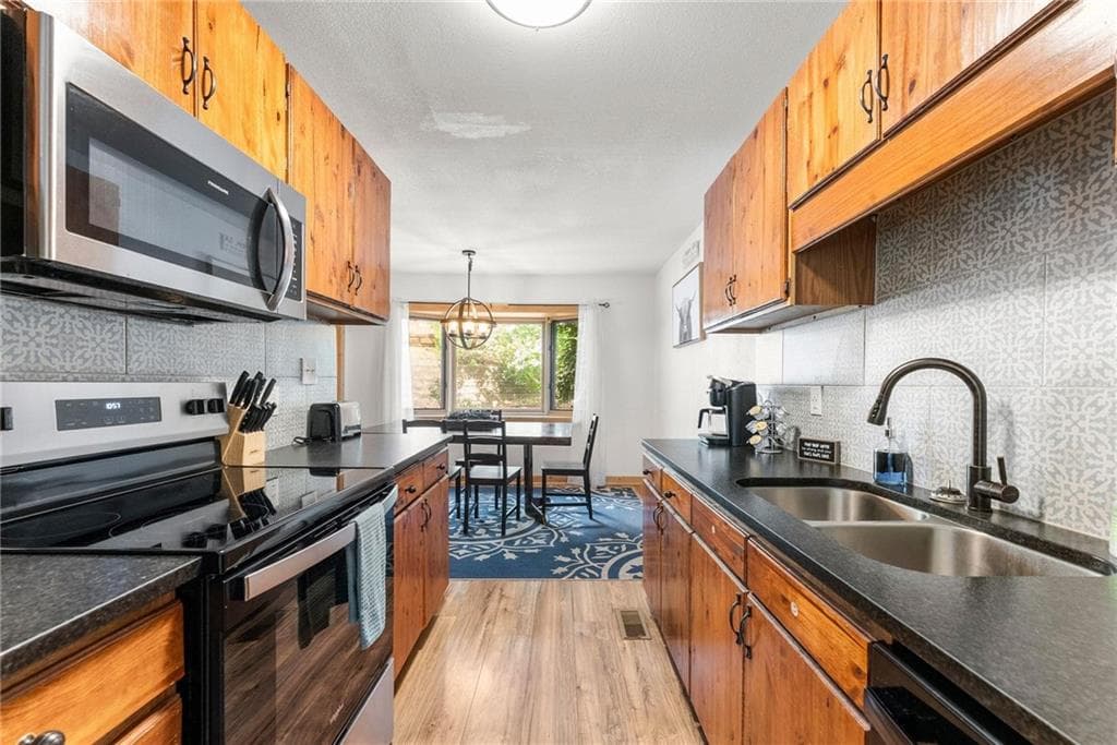 4 bedroom, 4 bathroom, 2,600 sq ft single family residence for sale at 327 Brucken Strasse 311, Helen, GA 30545 — photo 8