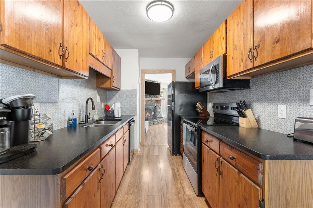 4 bedroom, 4 bathroom, 2,600 sq ft single family residence for sale at 327 Brucken Strasse 311, Helen, GA 30545 — photo 9