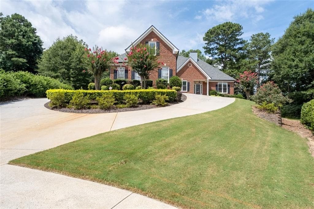 4 bedroom, 3 bathroom, 3,744 sq ft single family residence for sale at 2777 Chinquapin Court, Buford, GA 30519 — photo 4