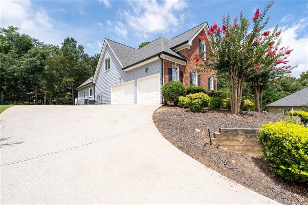 4 bedroom, 3 bathroom, 3,744 sq ft single family residence for sale at 2777 Chinquapin Court, Buford, GA 30519 — photo 5