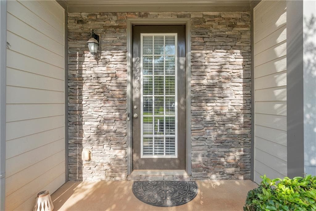 3 bedroom, 3 bathroom, 1,986 sq ft townhouse under contract at 2526 Keystone Bend, Lithonia, GA 30058 — photo 2