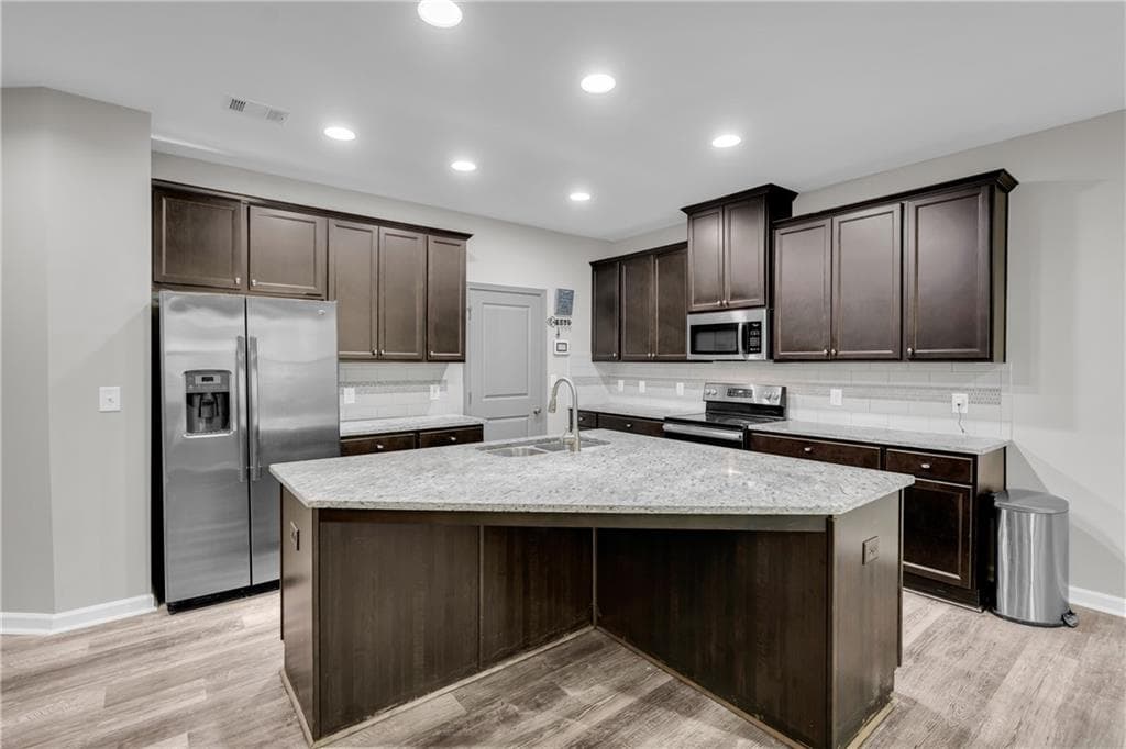 3 bedroom, 3 bathroom, 1,986 sq ft townhouse under contract at 2526 Keystone Bend, Lithonia, GA 30058 — photo 7
