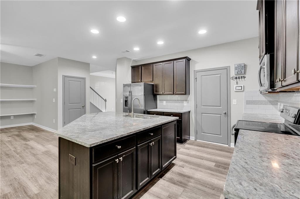 3 bedroom, 3 bathroom, 1,986 sq ft townhouse under contract at 2526 Keystone Bend, Lithonia, GA 30058 — photo 8