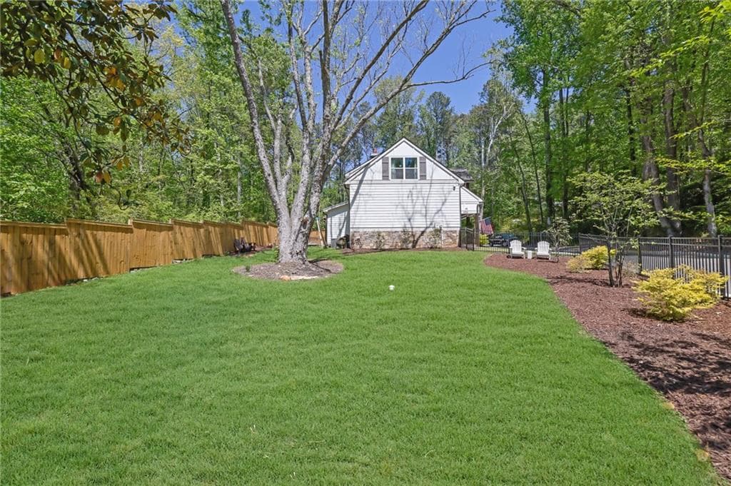 3 bedroom, 3 bathroom, 2,103 sq ft single family residence under contract at 3003 Holly Street, Canton, GA 30115 — photo 9