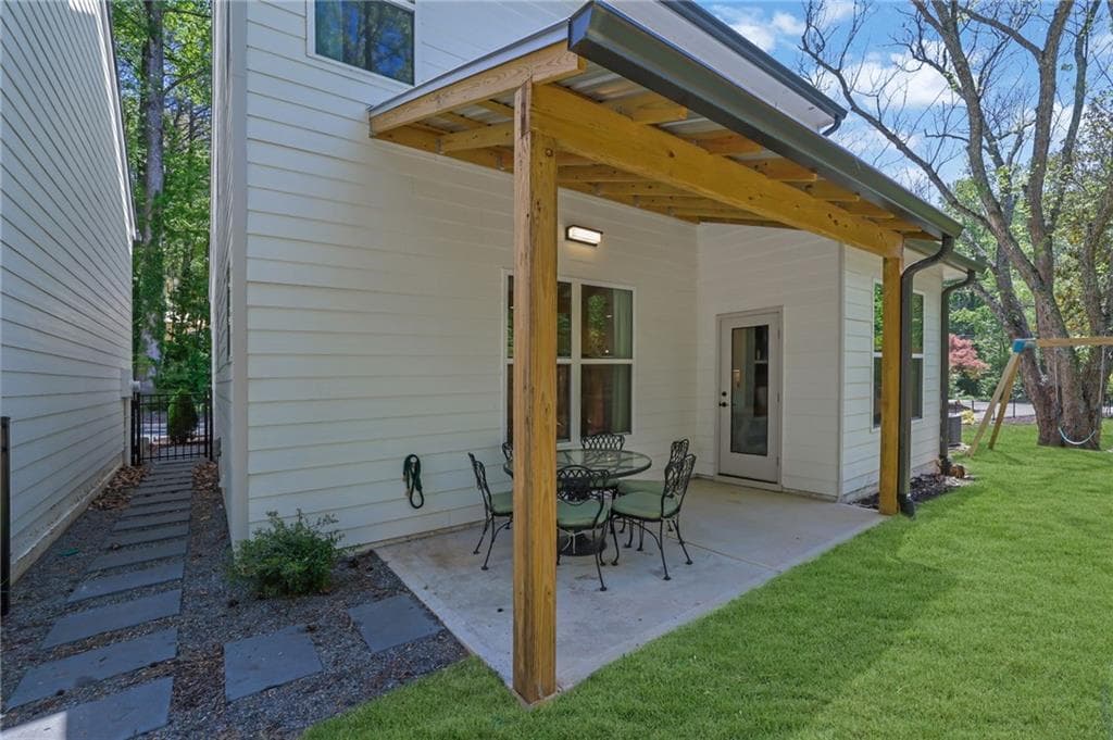 3 bedroom, 3 bathroom, 2,103 sq ft single family residence under contract at 3003 Holly Street, Canton, GA 30115 — photo 10