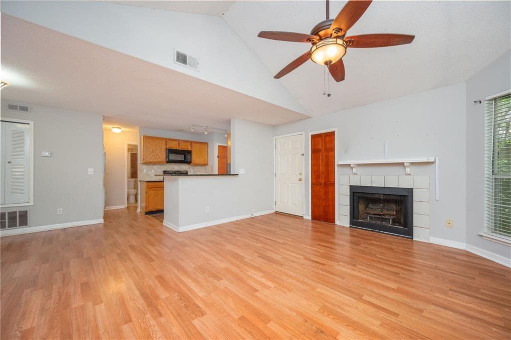 2 bedroom, 2 bathroom, 880 sq ft condominium for sale at 915 Wentworth Court, Johns Creek, GA 30022 — photo 6