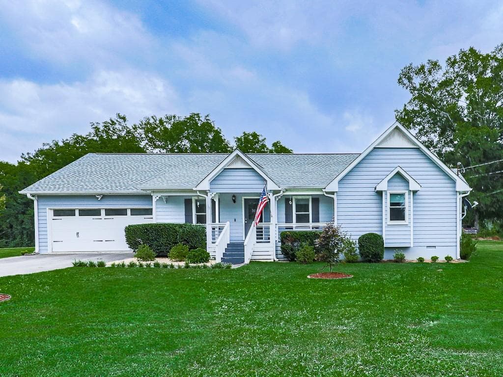 4 bedroom, 3 bathroom, 1,738 sq ft single family residence for sale at 10 Southwood Drive, Adairsville, GA 30103