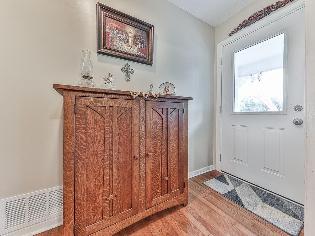 4 bedroom, 3 bathroom, 1,738 sq ft single family residence for sale at 10 Southwood Drive, Adairsville, GA 30103 — photo 4
