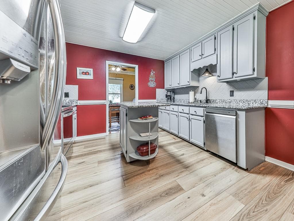 4 bedroom, 3 bathroom, 1,738 sq ft single family residence for sale at 10 Southwood Drive, Adairsville, GA 30103 — photo 9