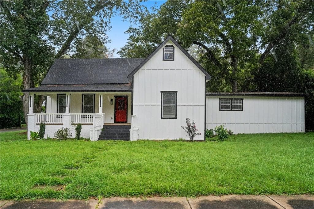3 bedroom, 2 bathroom, 1,640 sq ft single family residence for sale at 503 S Dooly Street, Montezuma, GA 31063 — photo 1 of 16