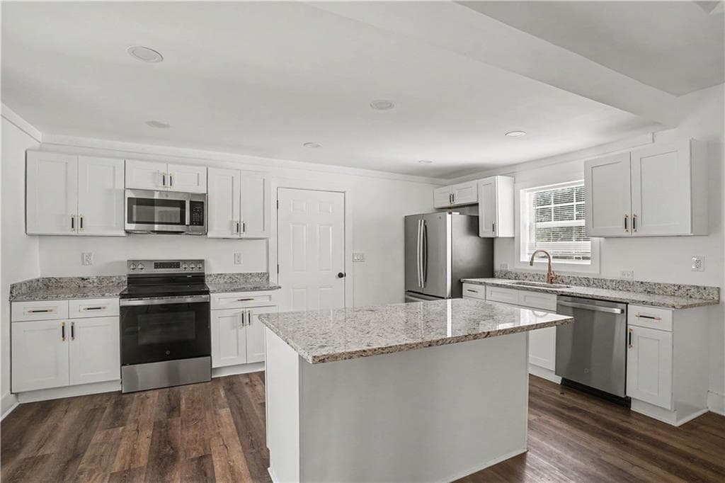 3 bedroom, 2 bathroom, 1,640 sq ft single family residence for sale at 503 S Dooly Street, Montezuma, GA 31063 — photo 6