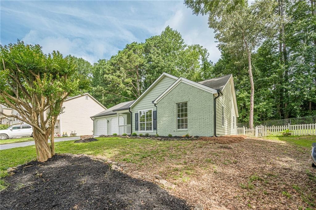 3 bedroom, 2 bathroom, 1,242 sq ft single family residence for sale at 4224 Brandy Ann Drive, Acworth, GA 30101 — photo 3