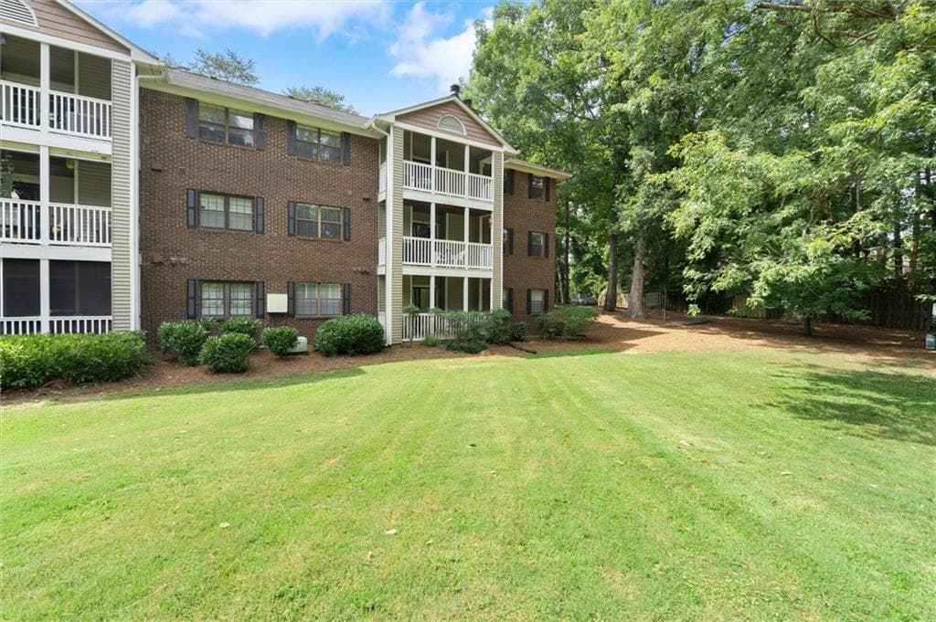 2 bedroom, 2 bathroom, 1,280 sq ft condominium sold at 705 Barrington Hills Drive, Atlanta, GA 30350