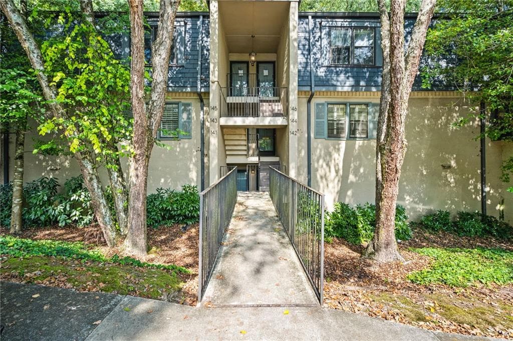 1 bedroom, 1 bathroom, 833 sq ft condominium for sale at 141 Amherst Place, Atlanta, GA 30327 — photo 3