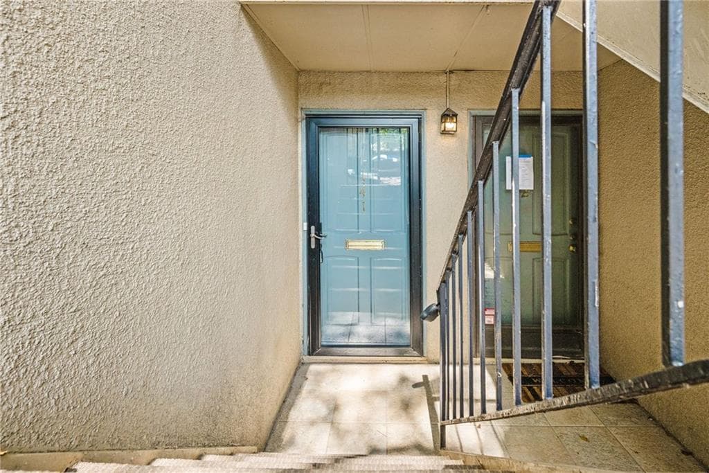 1 bedroom, 1 bathroom, 833 sq ft condominium for sale at 141 Amherst Place, Atlanta, GA 30327 — photo 4